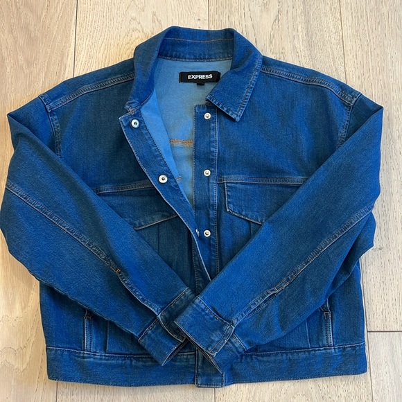 Express Semi-Cropped Snap Front Denim Jacket in Size Medium - Picture 4 of 9